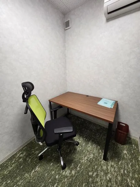 406号室 デスク付個室（1名利用）