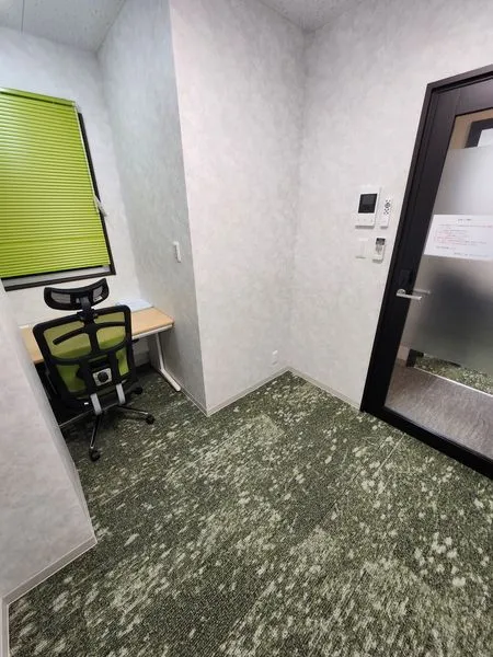 408号室 2人同時利用可、デスク付個室